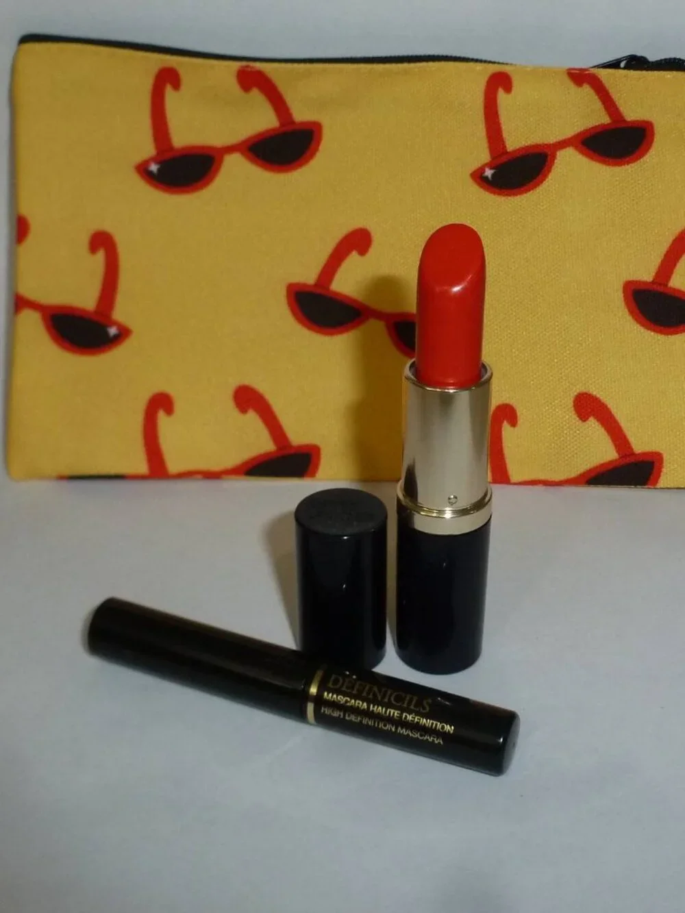 Estee Lauder Gift Set - Uninhibited Lipstick, Cosmetic Bag & Gift